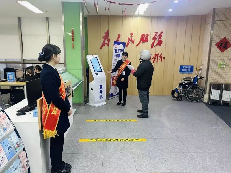 貴陽市云巖區政務服務中心大廳。陳飛宏攝