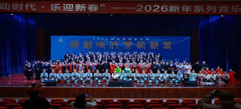 演職人員合唱留念。