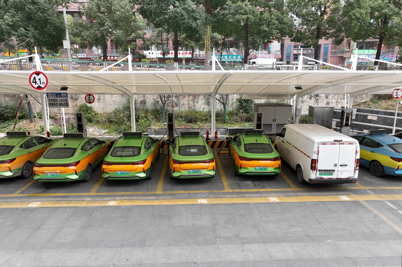 已建成并投入使用的新能源充電站。