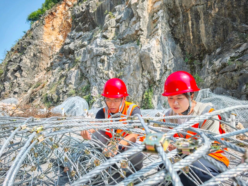 4 圖為地災(zāi)項(xiàng)目材料檢查.jpg