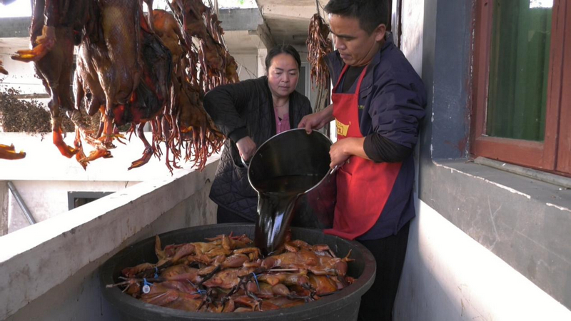 貴州玉屏：油茶醬香臘味飄香 跨界手藝成春節“新寵”。