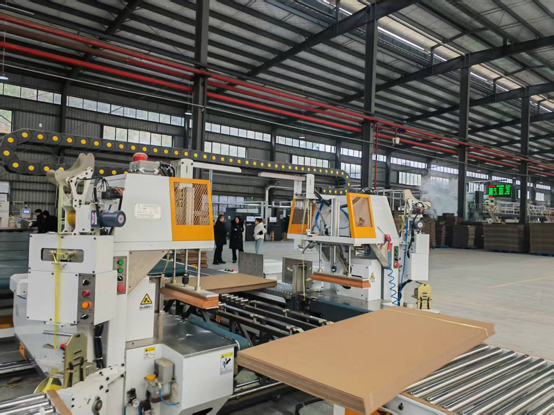 貴州嘉程包裝材料有限公司的生產(chǎn)車間。陳昱攝