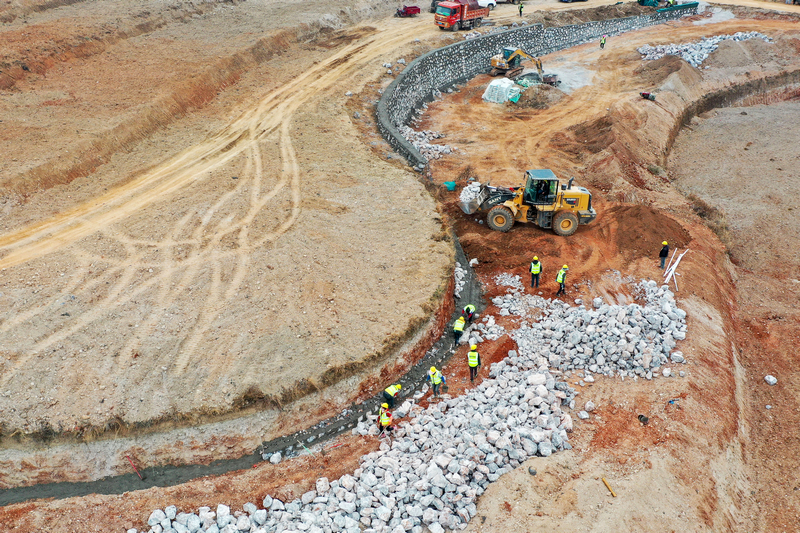 12月24日，航拍威寧自治縣2025年高標準農(nóng)田建設(shè)項目迤那鎮(zhèn)櫻桃村項目區(qū)施工現(xiàn)場。陳逍攝