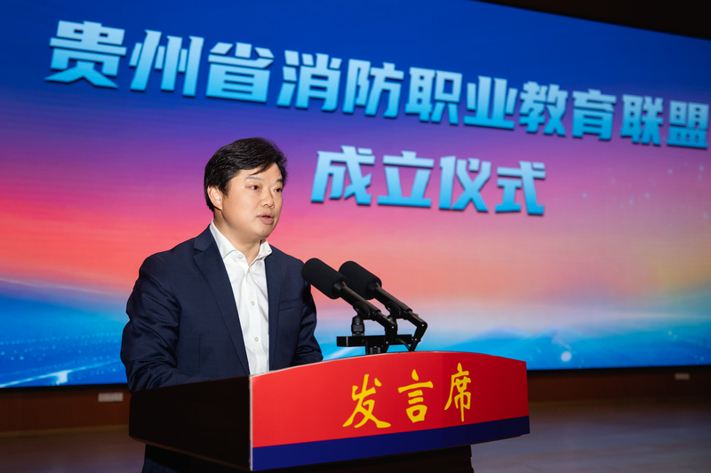 省教育廳黨組書記、廳長陳云坤出席儀式并講話。