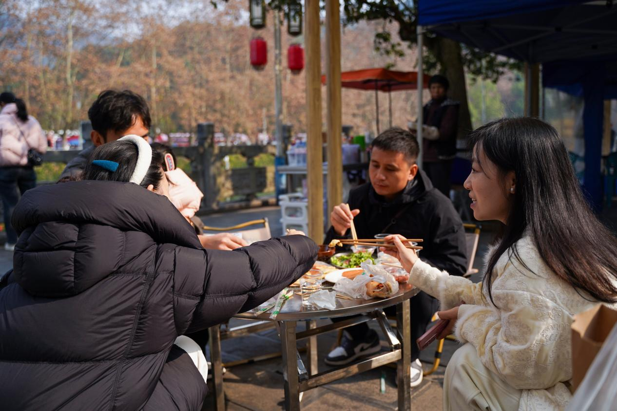 圍爐茶香漫，賽事意未盡。