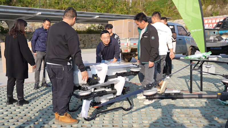 圖為農用中型無人機培訓現場。