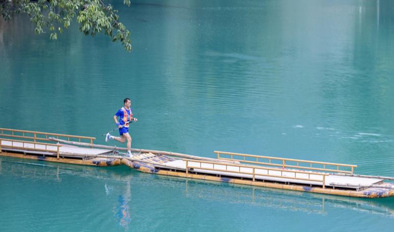 貴州羅甸：暖冬開跑 1200名越野跑愛好者暢享山水賽道