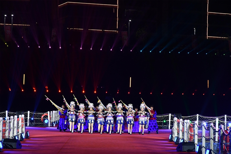 《苗家蘆笙踩堂舞》表演。