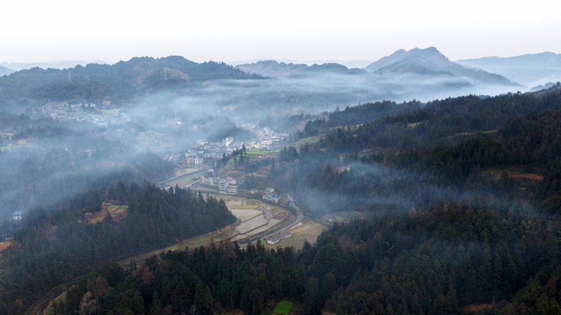 14-劍河縣磻溪鎮(zhèn)航拍圖。（姜澤光 攝）