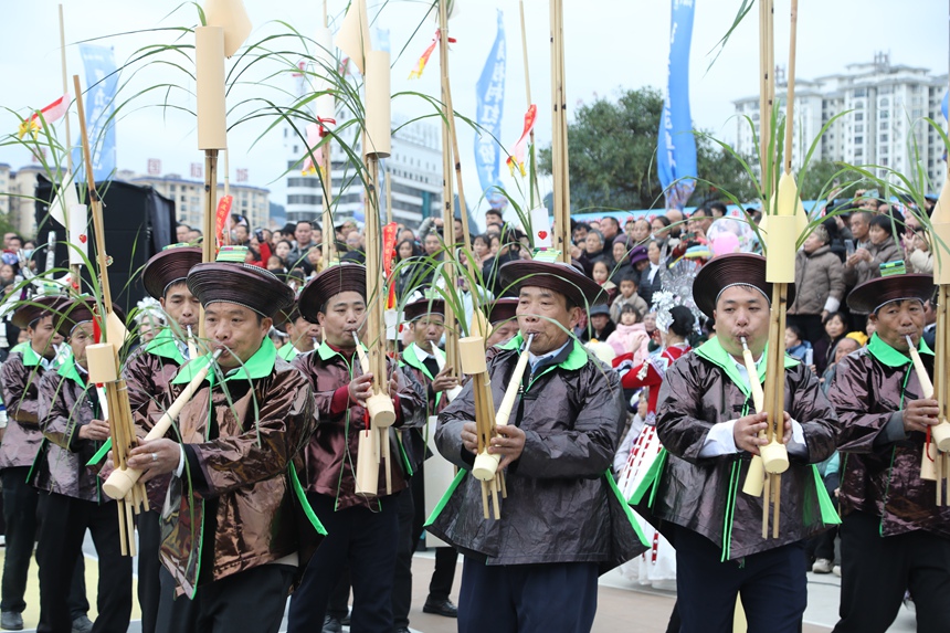 4 圖為開幕式上精彩的演出