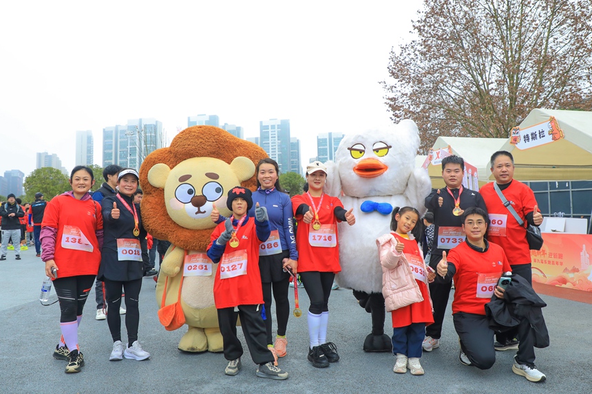 8.跑友們打卡拍照