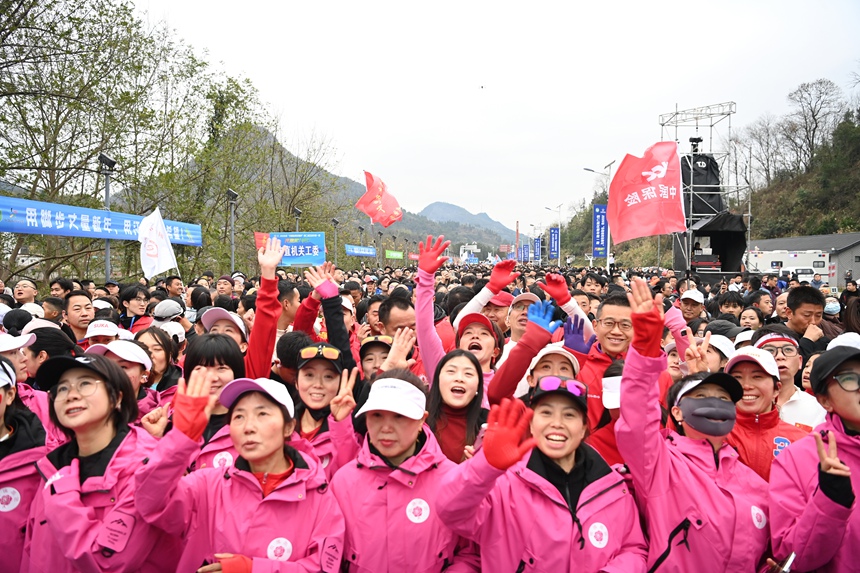4新年第一跑火熱啟程 代旭東攝 