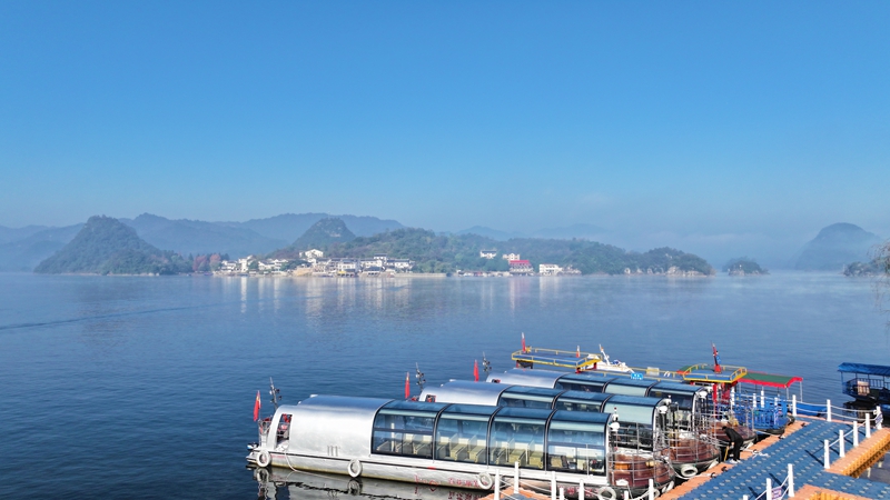 百花湖生態電動游船上線。