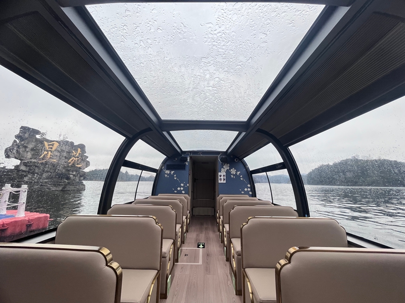 百花湖生態電動游船上線。