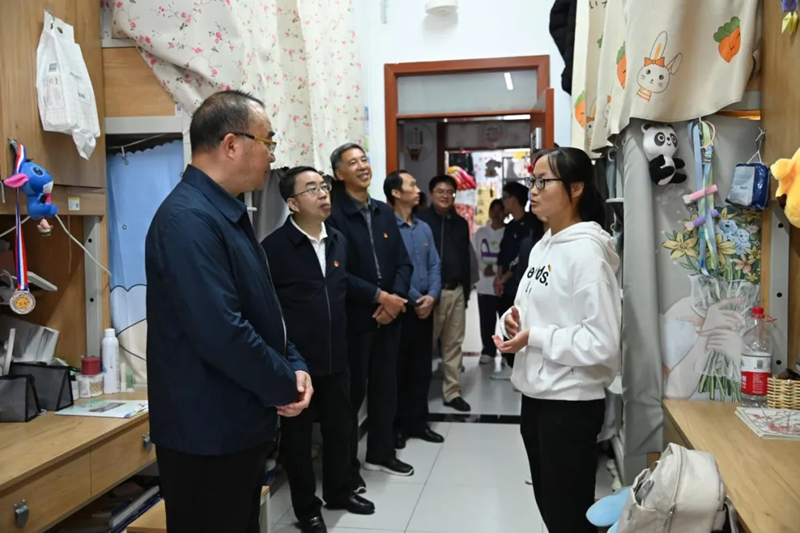 以體育人筑根基 黨建領航育新人。