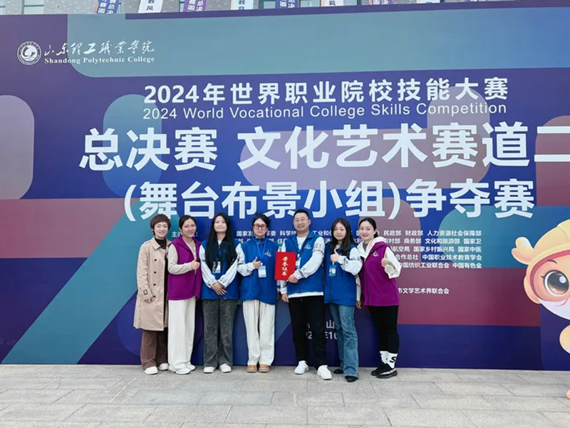 藝心向黨風帆勁 五心鑄魂綻芳華。