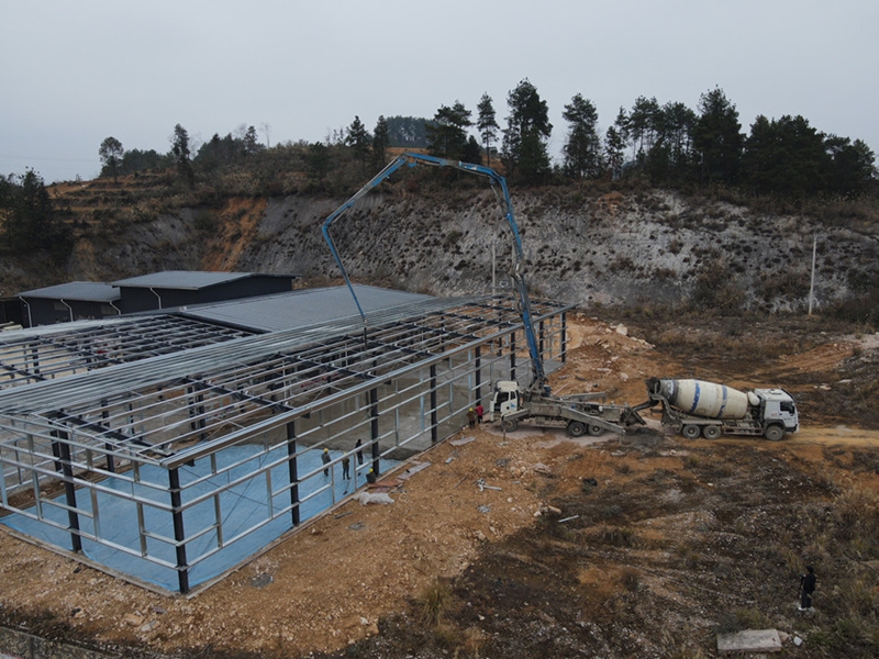 1、岑鞏縣羊橋土家族鄉(xiāng)龍灣村擴(kuò)建的鄉(xiāng)鎮(zhèn)產(chǎn)地種子生產(chǎn)加工服務(wù)分中心。（吳鈺瑩 攝）