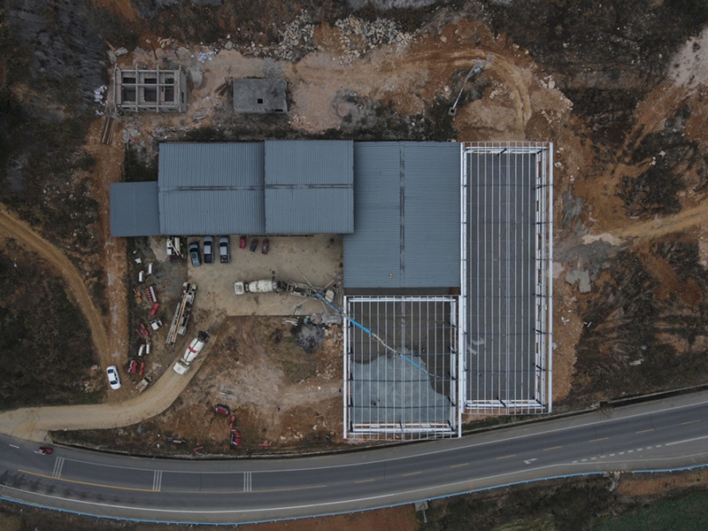 6、岑鞏縣羊橋土家族鄉(xiāng)龍灣村擴(kuò)建的鄉(xiāng)鎮(zhèn)產(chǎn)地種子生產(chǎn)加工服務(wù)分中心。（吳鈺瑩 攝）