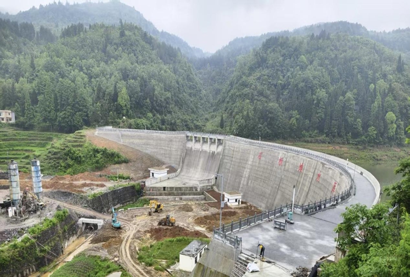 石板灘除險加固后大壩全貌。