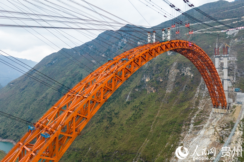 航拍建設中的安盤高速古牛河特大橋。人民網記者 涂敏攝.jpg