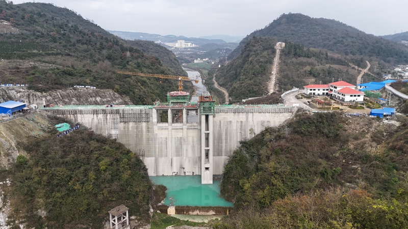 息烽縣兩岔河水庫大壩封頂。路義明 攝