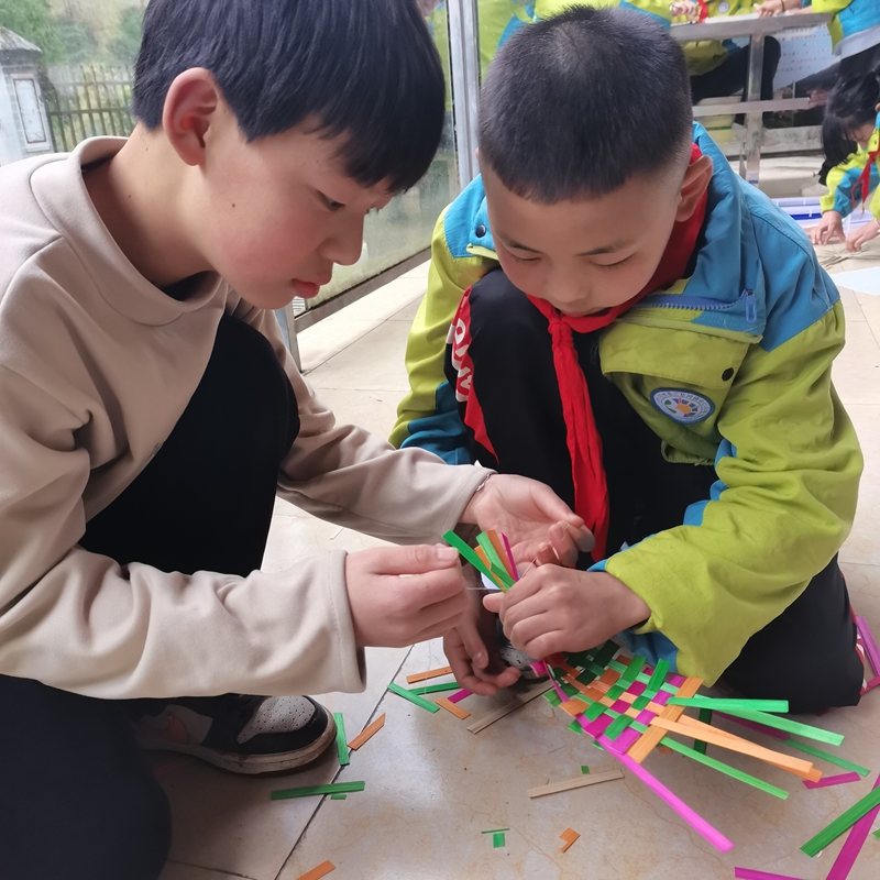 三岔河鎮(zhèn)中心小學(xué)拓展課程：竹編。.jpg