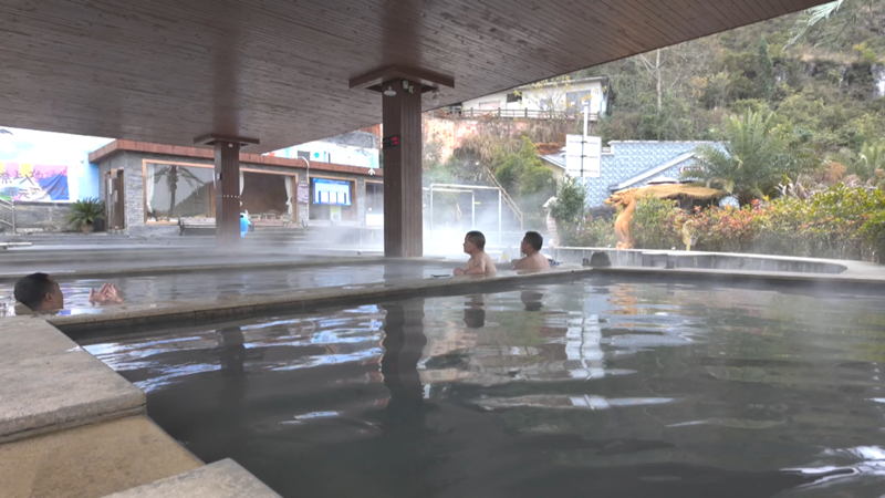 安順經(jīng)開(kāi)區(qū)溫泉引領(lǐng)冬日暖經(jīng)濟(jì)。