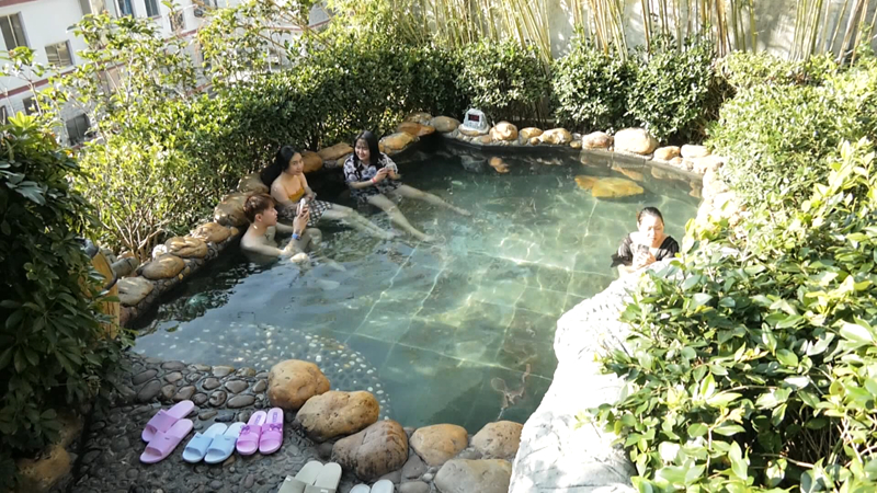 安順經(jīng)開(kāi)區(qū)溫泉引領(lǐng)冬日暖經(jīng)濟(jì)。