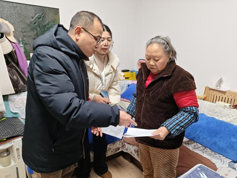 安順經(jīng)開區(qū)北航社區(qū)開展冬季安全用電用火專項(xiàng)宣傳活動。