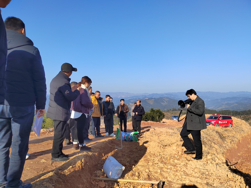 到基地開展實操培訓(xùn)（陸傳春攝）