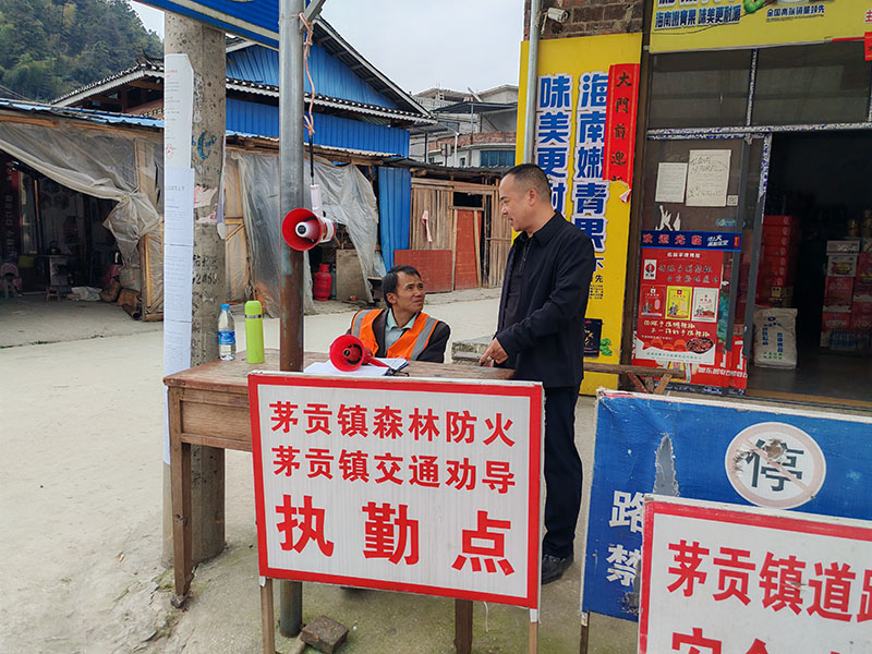 干部到村開展森防值值守班檢查。