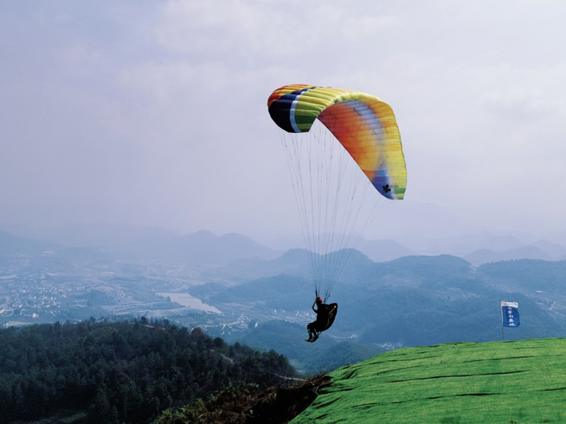 2024年“翱翔貴州”滑翔傘比賽暨西望山第五屆滑翔傘公開賽.jpg