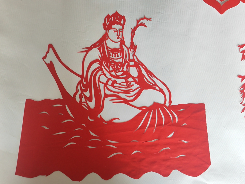 毛詩學的剪紙作品。 陳昱 攝.jpg