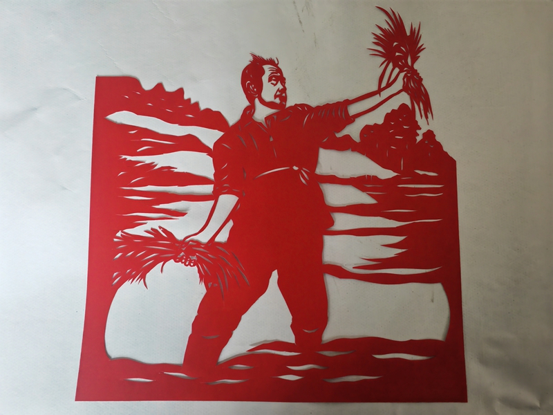 毛詩學的剪紙作品。 陳昱 攝 (3).jpg