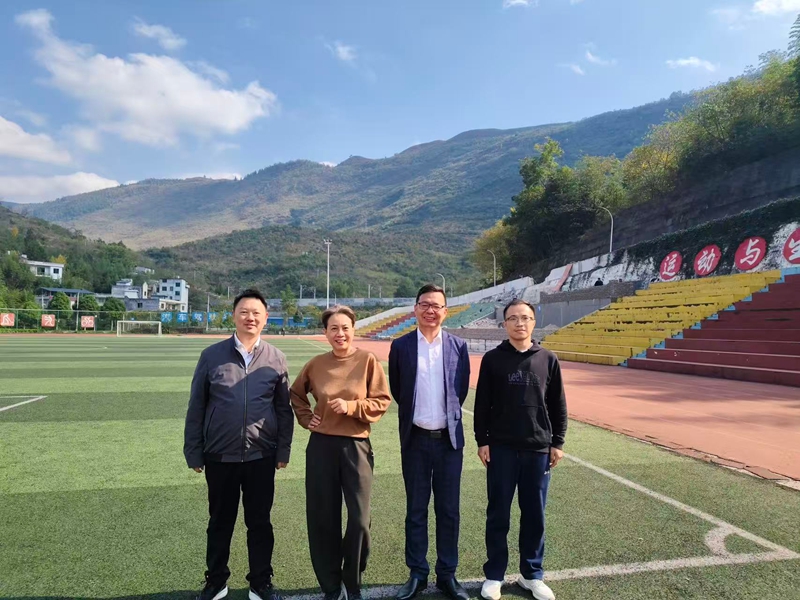 藍暉在桐梓縣職校留影。  圖片由藍暉本人提供.jpg