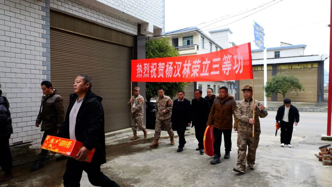 西秀區2名現役軍人榮立三等功。