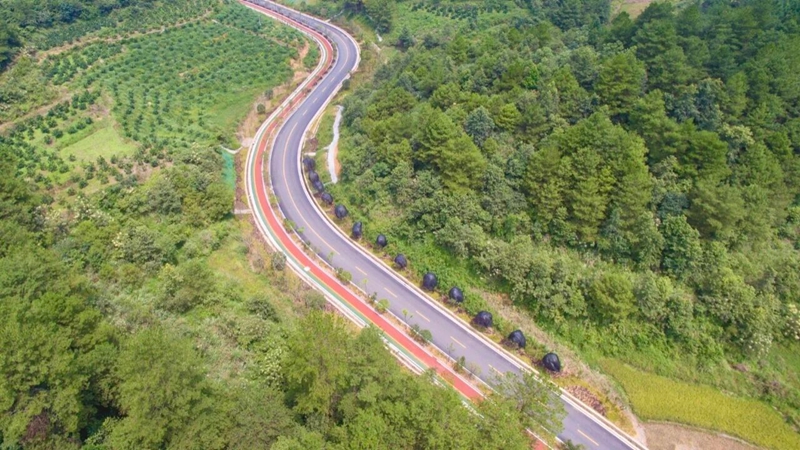 3 圖為黔南“四好農村路”一角。.jpg