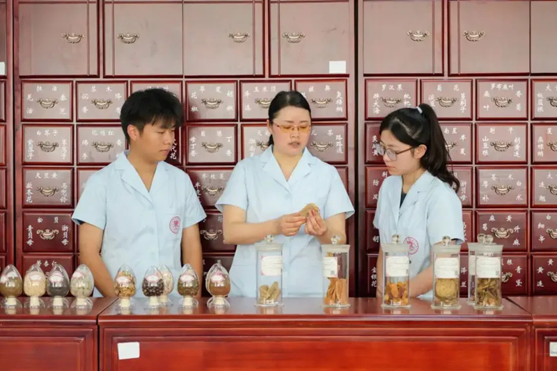 郭延紅在指導學生。