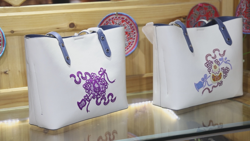 馬尾繡文創產品。