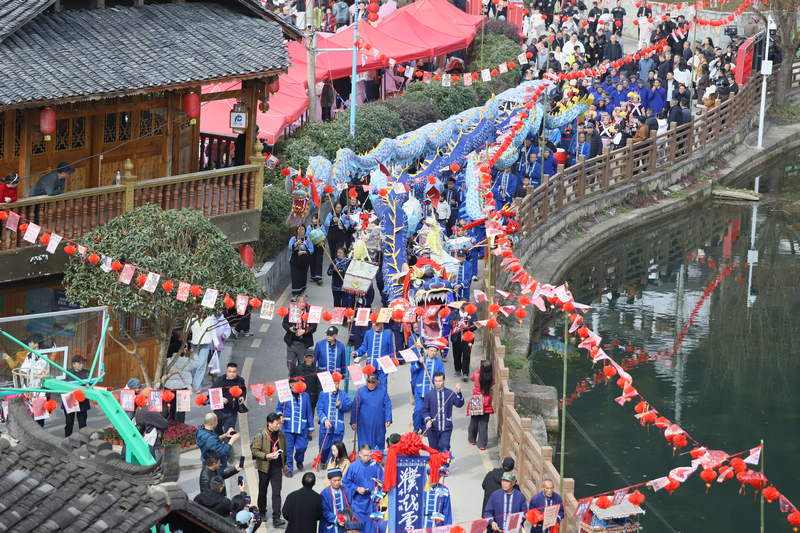 民俗巡游。黎榮攝