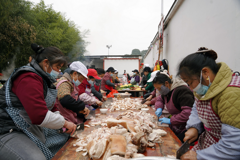 忙而有序的后廚。