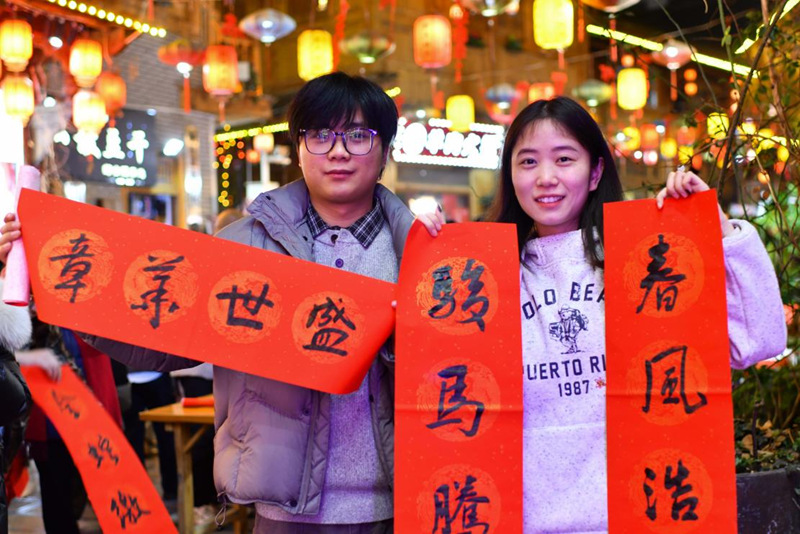 非遺集市對聯(lián)展示。王印攝