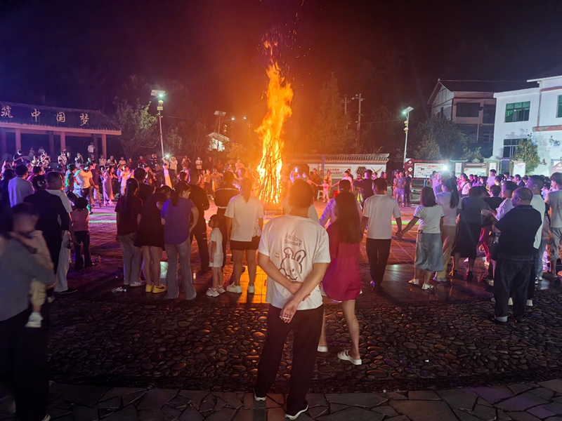小坡村篝火晚會場景.jpg