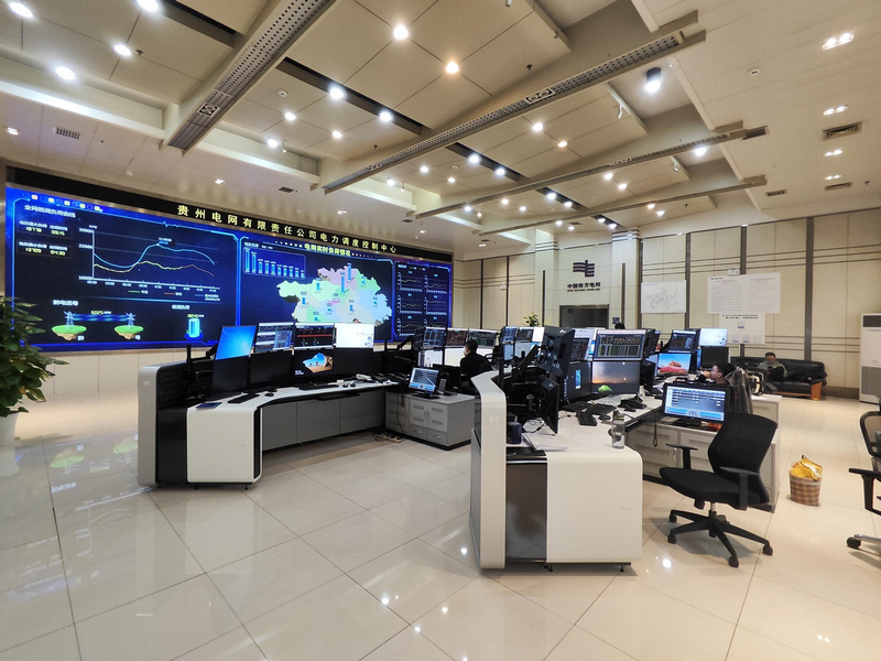 南方電網(wǎng)貴州電網(wǎng)公司電力調(diào)度中心積極優(yōu)化調(diào)度，全力保障電力供應(yīng)。貴州電網(wǎng)公司供圖