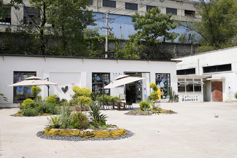 1、F3咖啡店。 (2)