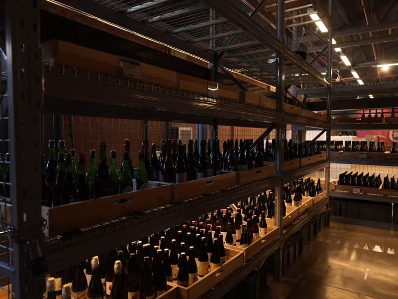 3、TripSmith行匠廚房門店展示的自然發酵精釀啤酒.