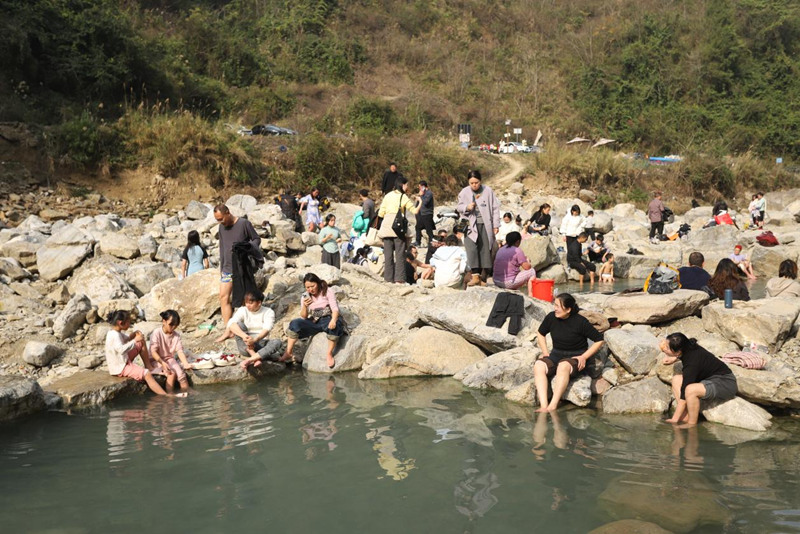 天然溫泉解鎖寒冬溫暖時光。