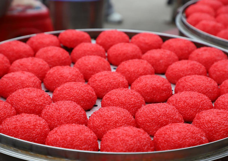 貴州玉屏:侗鄉(xiāng)紅粑香 三十年守一味。