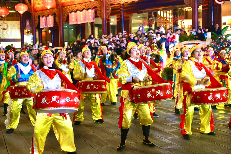 威風(fēng)鑼鼓。 王裕攝