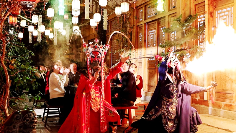 川劇變臉。李麗